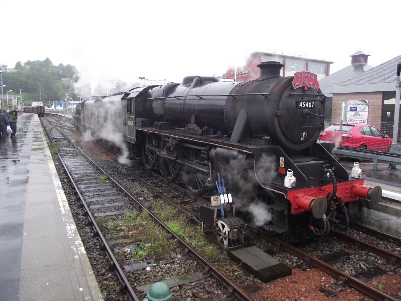 2 Black 5's at Oban: Two Black 5's at Oban Sunday 11th September 2011 part of the 'Royal Highlander' Photo of 2 Black 5's at Oban