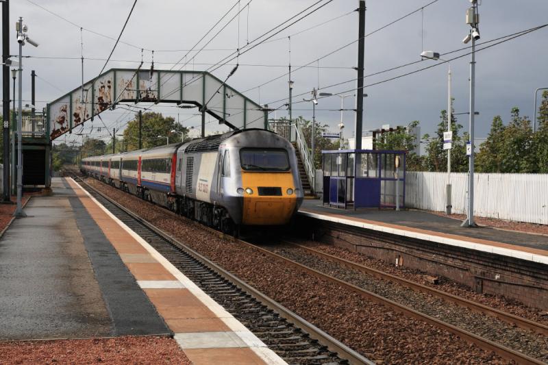 Hst Diversion : 43306 + 43074 on 1S05 07.55 Leeds to Edinburgh passing through Slateford. All MML livery except Power car & Buffet car on 18/09/2011 during a brief spell of sunshine Photo of Hst Diversion