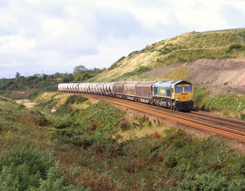 66621: 66612 at Cairnrobin with 6A65 Oxwellmains - Aberdeen hauling PCAs & Ferryvans! Photo of 66621