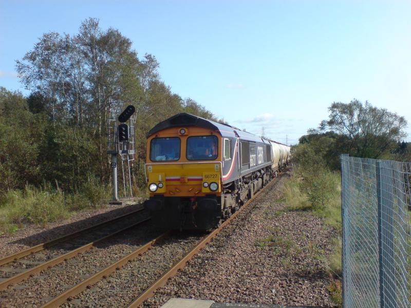 66727 at Gartcosh: 66727 at Gartcosh on the 6S45 North Blyth to Fort William (15.9.11) Photo of 66727 at Gartcosh