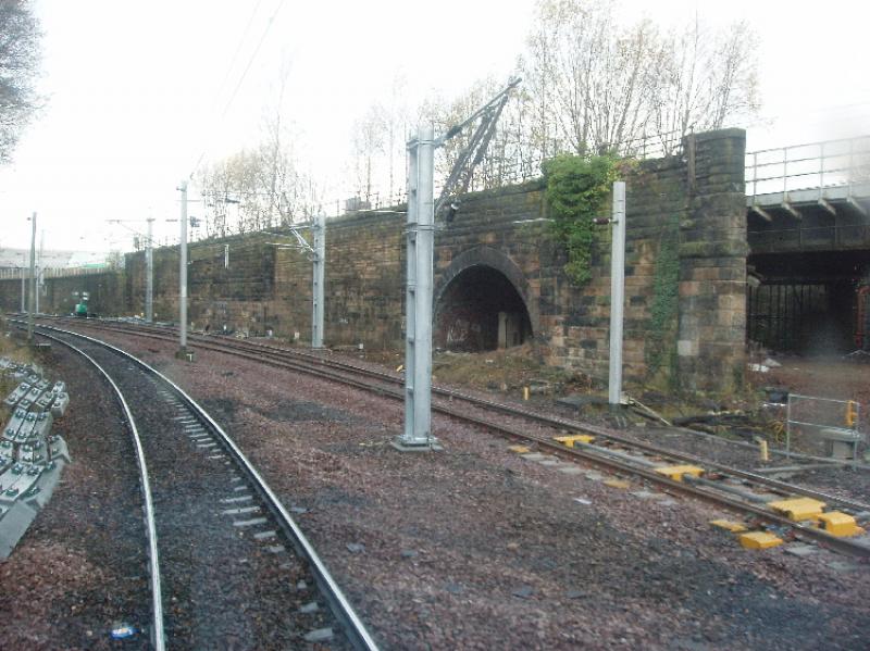 burma02.jpg: Having passed through Clydesdale Tunnel, the line curves up to Shields Jn. The Burma Road joins at the points on the right. The arches lead the lines through to Terminus sidings on the Clyde. Photo of burma02.jpg