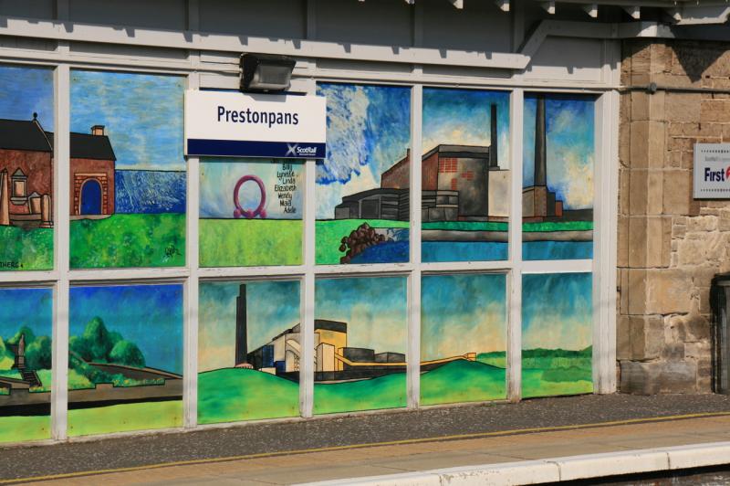 Prestonpans Station Paintings: Prestonpans station building has its main wall covered in paintings on 30/09/2011 Photo of Prestonpans Station Paintings