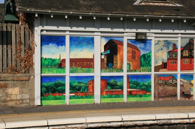 Prestonpans painting No 4: Prestonpans station building has its main wall covered in paintings on 30/09/2011 Photo of Prestonpans painting No 4