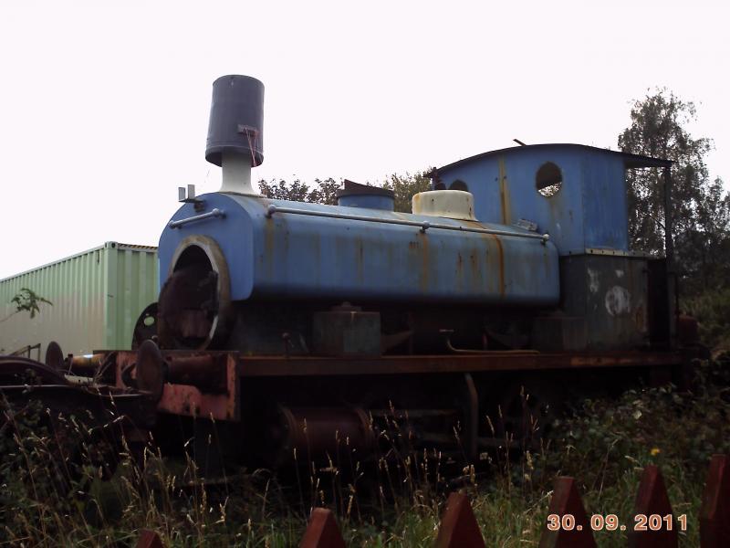 steam with a bin: a steam shunter in Boness which appears to have a bin covering its funnel! Photo of steam with a bin