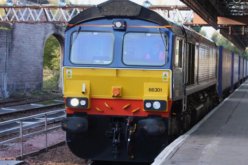 IMG_4686.JPG: 66301 rolls into platform 7 at perth on 4D47. Photo of IMG_4686.JPG