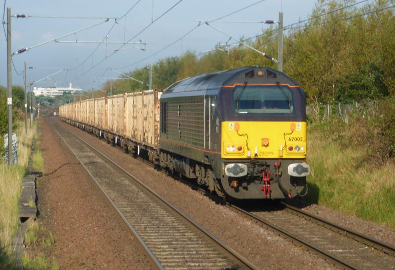 Royal Rubbish:
67005 is an interesting choice for the Edinburgh Binliner train from Powderhall to Oxwellmains on September 30th, seen passing Musselburgh shortly after departure from Powderhall. Photo of Royal Rubbish