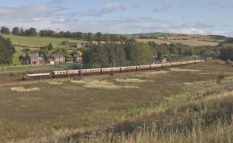 Photo of Northern Belle passing Grantshouse