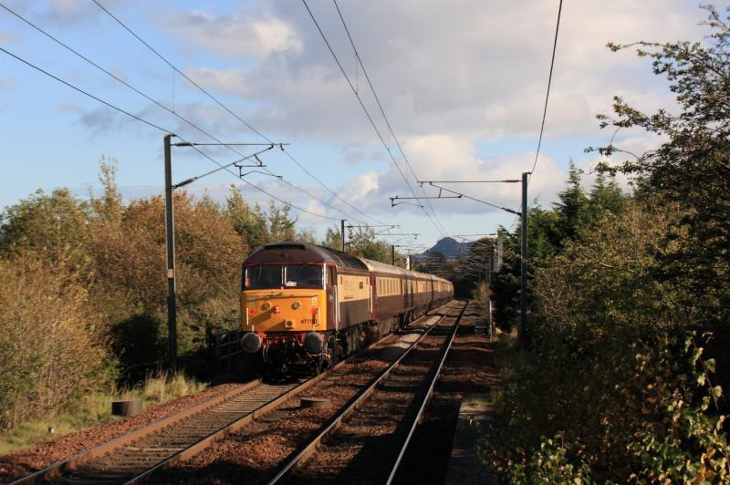 47790 on 5Z66: 47790 on the rear of 5Z66 11.42 Motherwell to Edinburgh crossing the Union Canal at Kingsknowe on 16/10/2011 Photo of 47790 on 5Z66