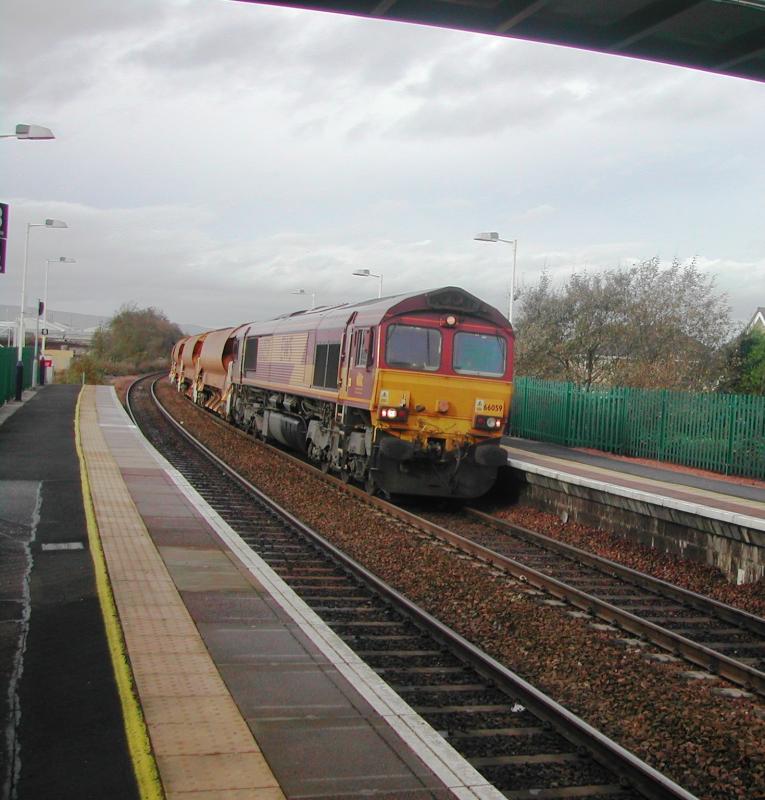 66059: 66059 on 6K08 Mossend to Dalmeny autoballast. Seen passing Camelon on 23rd October 2011. 66059 is normally a Lickey banker engine. Photo of 66059