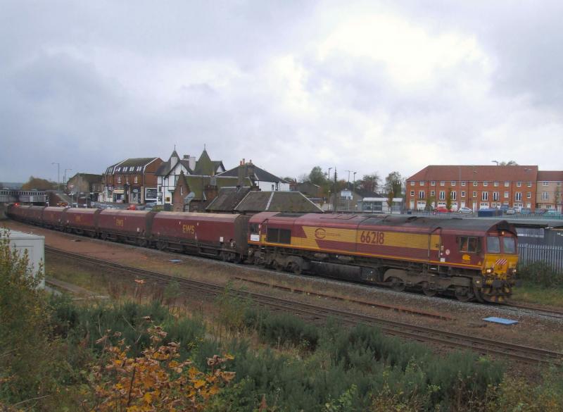 66218 with 6G06 passes Larbert: 66218 with 6G06 passes Larbert Photo of 66218 with 6G06 passes Larbert