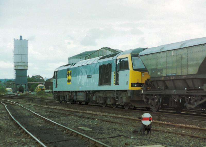 60004 at Larbert with an MGR: 60004 at Larbert with an MGR Photo of 60004 at Larbert with an MGR