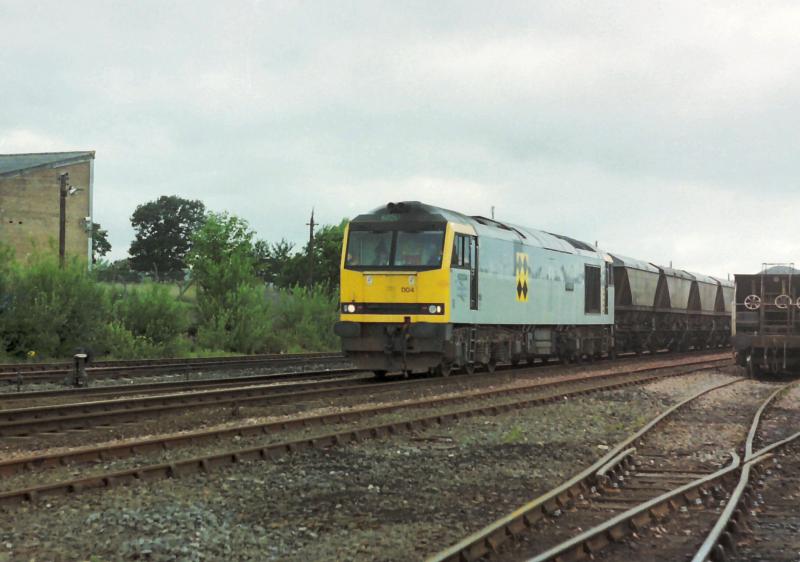 60004 at Larbert with an MGR 2: 60004 at Larbert with an MGR 2 Photo of 60004 at Larbert with an MGR 2
