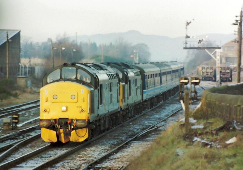 37250 & 428 pass Larbert with the Southbound 'Highland enterprise'.: 37250 & 428 pass Larbert with the Southbound 'Highland enterprise'. Photo of 37250 & 428 pass Larbert with the Southbound 'Highland enterprise'.