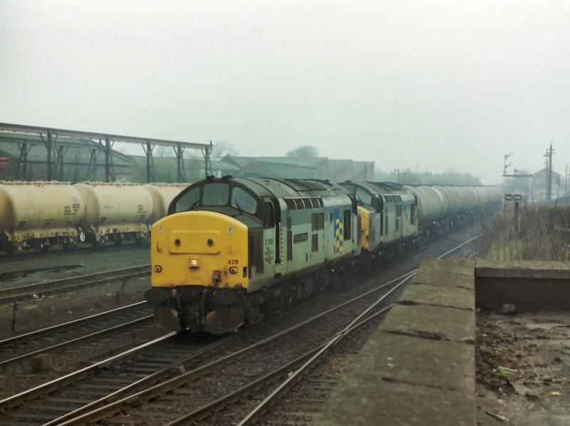 37428 & 100 pass Larbert with the Diverted Bishopbriggs tankers: 37428 & 100 pass Larbert with the Diverted Bishopbriggs tankers Photo of 37428 & 100 pass Larbert with the Diverted Bishopbriggs tankers