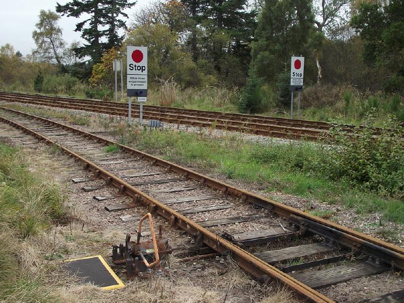 Lairg groundframe: The groundframe controlling access to the 2 engineers' sidings at Lairg. Photo of Lairg groundframe