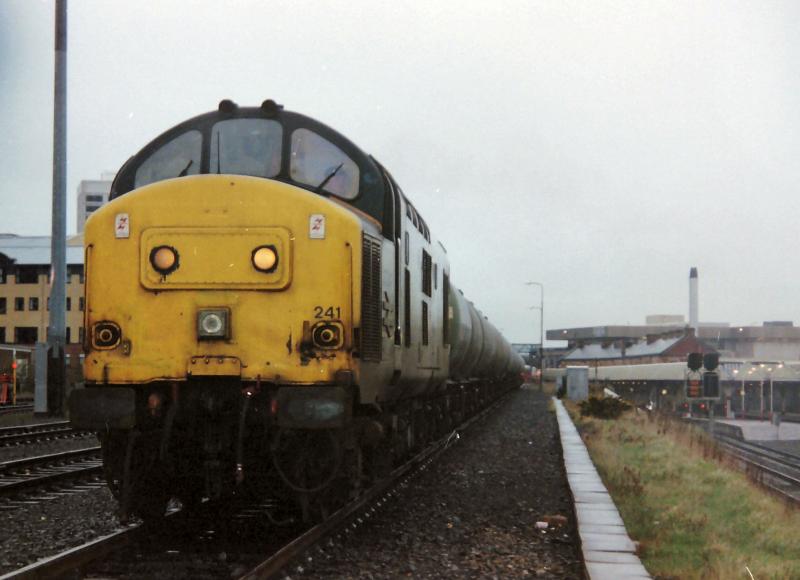 37241 with the Linkswood Tanks at Dundee after rounding.: 37241 with the Linkswood Tanks at Dundee after rounding. Photo of 37241 with the Linkswood Tanks at Dundee after rounding.