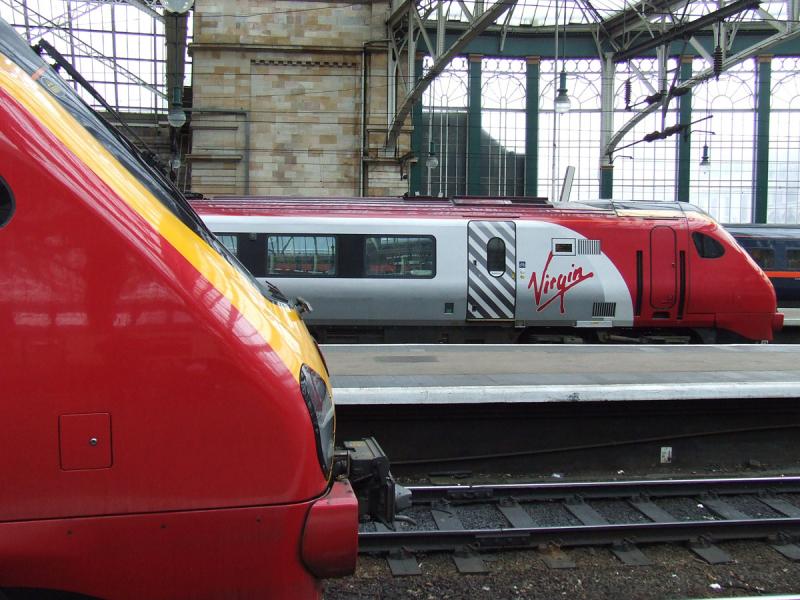 Photo of 220004 & 221104 Meet at Glasgow Central