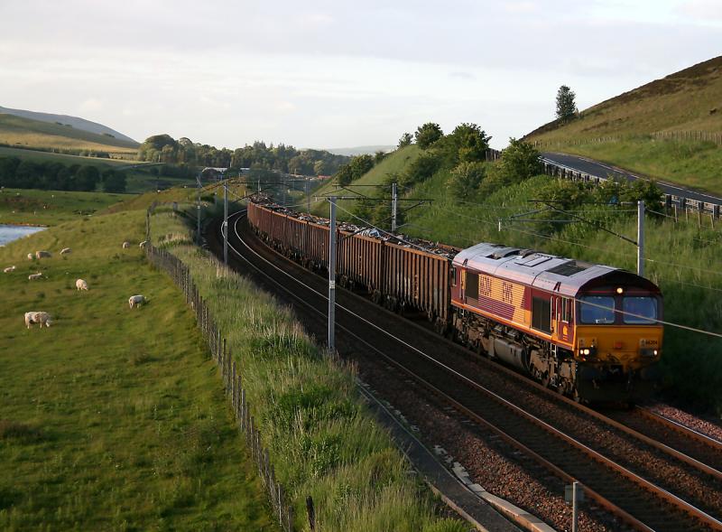 66204: 66204 heads south through Wandel on 25.06.08, while working a Mossend - Liverpool scrap train. Photo of 66204