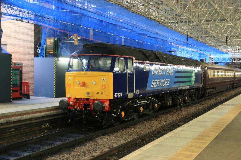 47828 on Northern Belle: 478282 on 5Z65 Ecs of Northern Belle from Birmingham in Pl 11 Waverley on 18/11/2011 no Polar bears necessary Photo of 47828 on Northern Belle