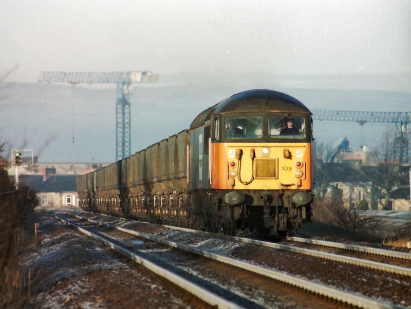 Photo of 56109 with a Longannet-bound MGR at Grangemouth Jcn.
