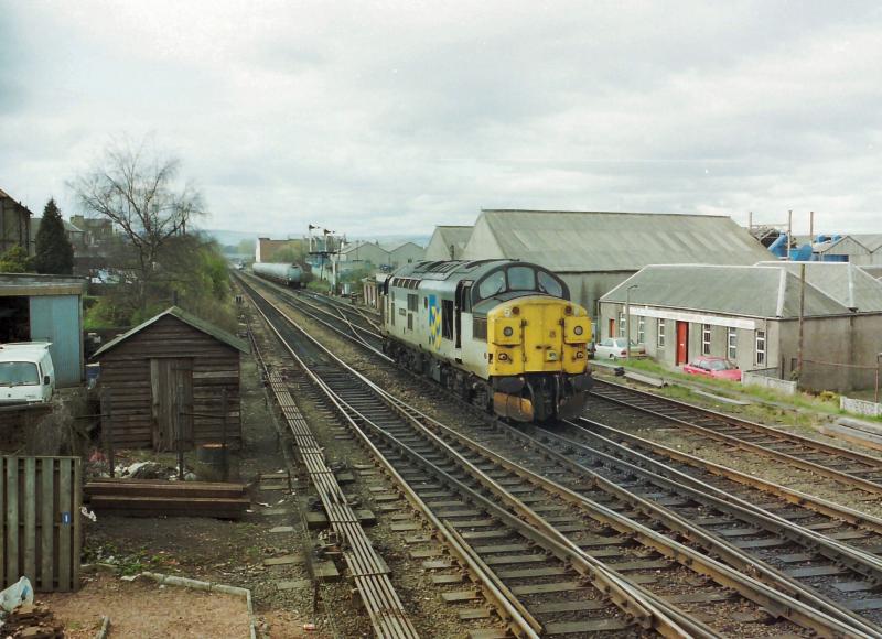 Photo of 37111 runs-round 6L49 from Linkswood at Grangemouth Jcn., prior to departing for Grangemouth.