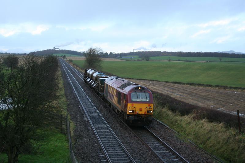 67011: 67011 6Z10 Invrness - Mossend (returning rhtt)passing Plean 25.11.11 Photo of 67011