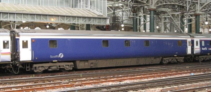 SLEP 10562: Mk3 Sleeper 10562 in First Group blue livery without lining. Glaasgow Central, 01 Sept 2007. Photo of SLEP 10562