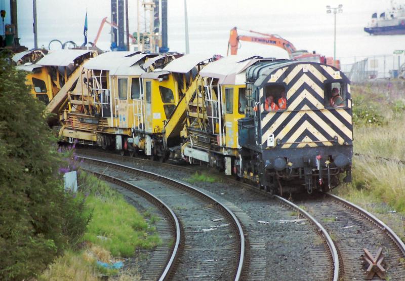08411 and Ballast Cleaners at Ayr Harbour: 08411 and Ballast Cleaners at Ayr Harbour Photo of 08411 and Ballast Cleaners at Ayr Harbour