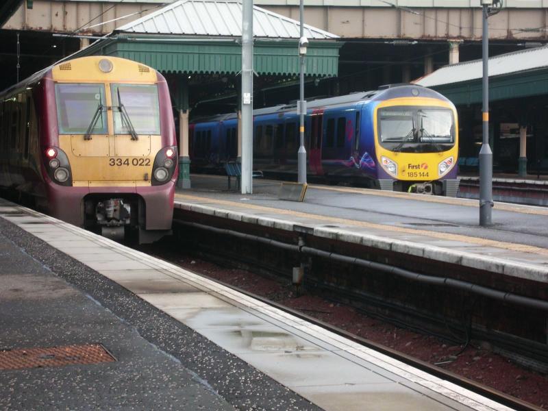 edinburgh: 334022 with 185144 Photo of edinburgh