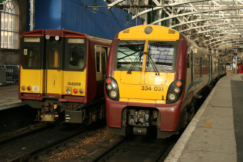 Photo of 314 and 334 at Glasgow Central