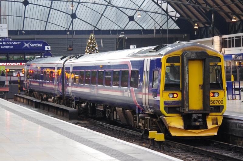 158702: 158702 at Glasgow Queen Street waitng to depart with a service to Alloa. 15.12.2011. Photo of 158702