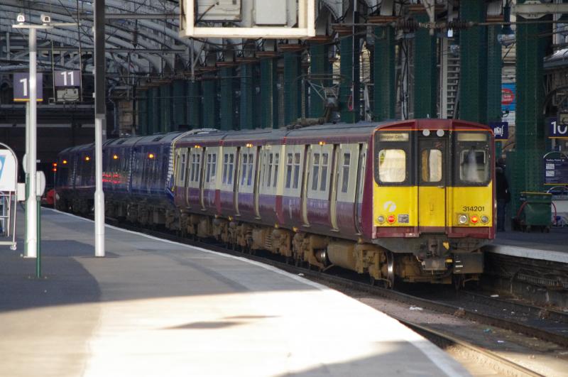 314201: 314201 at Glasgow Central. 15.12.2011. Photo of 314201