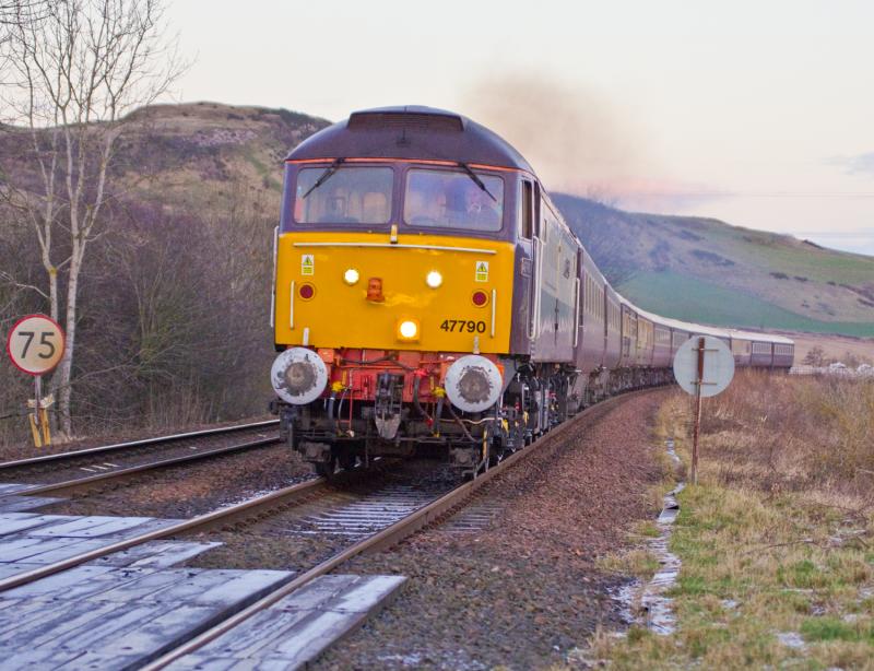 47790: 47790 heads south at Forgandenny 18/12/11 Photo of 47790