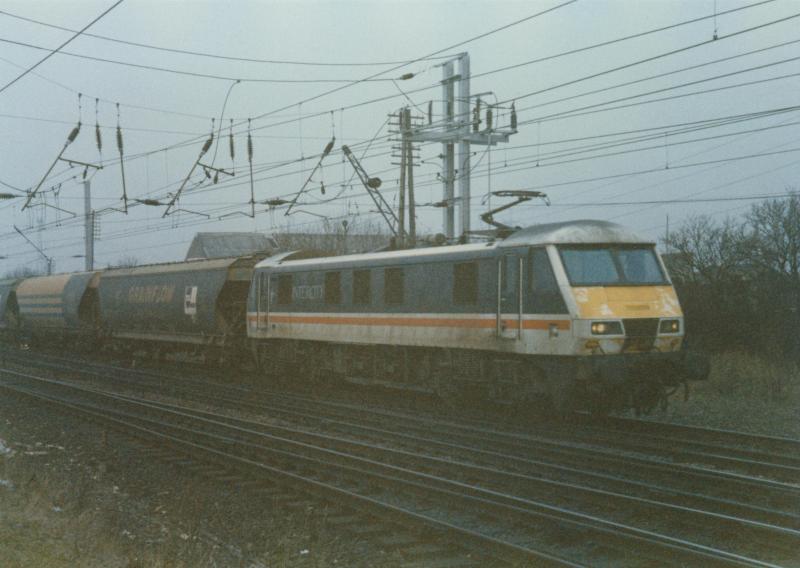 Photo of Intercity liveried Class 90 at Mossend
