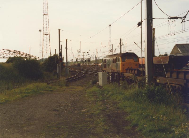 Class 31 at Mossend North Jcn: Class 31 (most likely 31283) at Mossend North Jcn. Photo of Class 31 at Mossend North Jcn