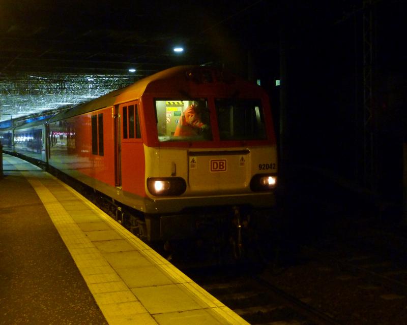 Passenger Working of the Year 2011? 92042 1C11 Edinburgh to Carstairs sleeper 26th Oct: Photo of Passenger Working of the Year 2011? 92042 1C11 Edinburgh to Carstairs sleeper 26th Oct