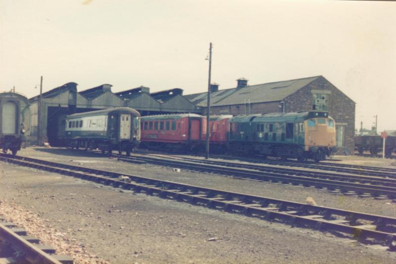Class 25 at Carstairs Engine Shed: Class 25 stabled outside Carstairs Engine Shed Photo of Class 25 at Carstairs Engine Shed