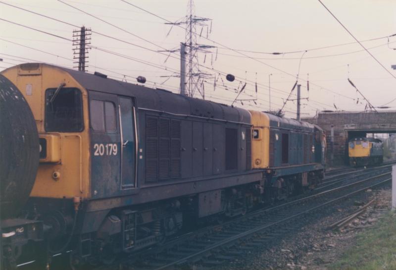20's at Mossend: A pair of class 20's head south at Mossend North junction Photo of 20's at Mossend