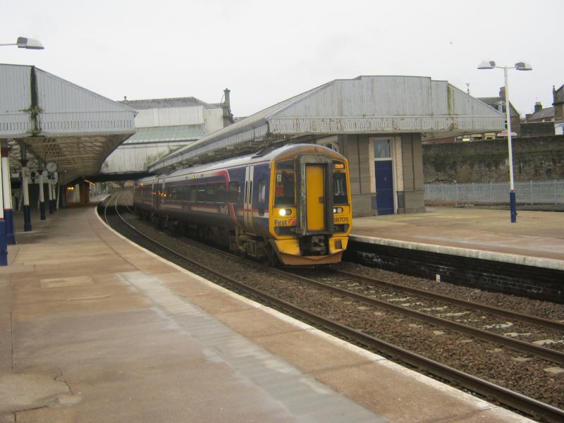 158 705 at Arbroath: 158 705 heads an Edin-Aberdeen train at Arbroath on 04/01/2012 Photo of 158 705 at Arbroath