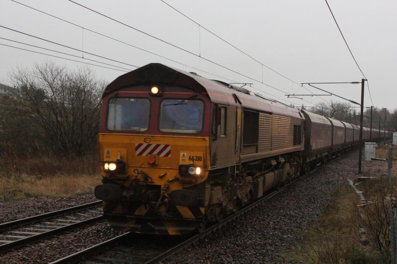 Euro Shed passing Lochwinnoch: 66218 heads through Lochwinnoch on a Hunterston - Longannett coal working in the rain. Photo of Euro Shed passing Lochwinnoch