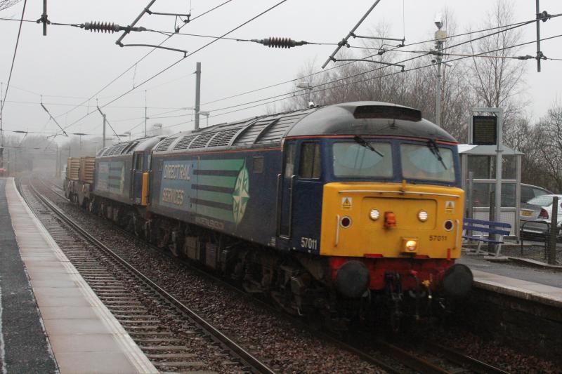Flasks at Lochwinnoch: Todays 6M22 working in the hands of 57011 and 007 through Lochwinnoch in the rain Photo of Flasks at Lochwinnoch