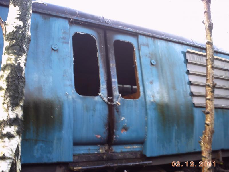 attaked!: 311103 has been attaked by vandals and the door windows have been smashed.Apparently someone has set a fire next to the 311! Photo of attaked!