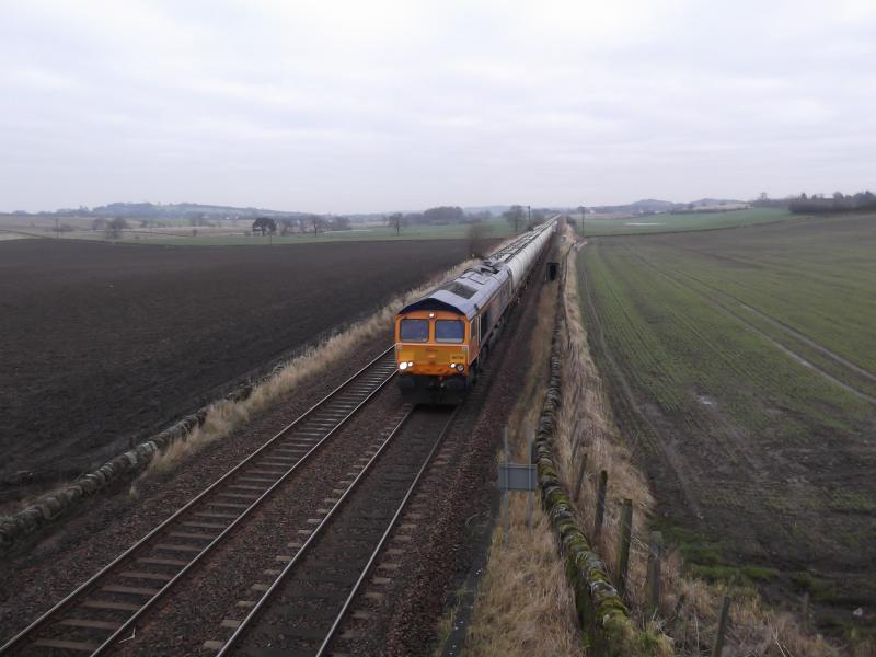 Diverted Alcans on the E+G: GBRf 66736 passes Park Road Bridge between Philpstoun and Linlithgow on 14-01-12 with the Alcans to Fort William via Falkirk Grahamston Photo of Diverted Alcans on the E+G