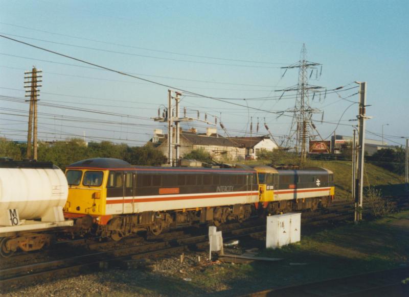 87 030 & 87 009 at Mossend : 87 030 & 87 009 head south from Mossend Yard Photo of 87 030 & 87 009 at Mossend