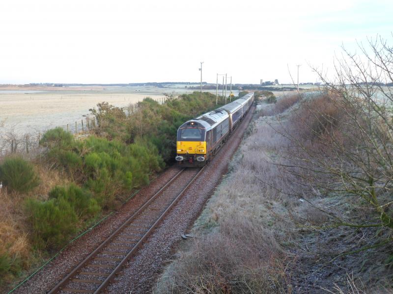 67006 = 5A25: 67006 Working 5A25 Aberdeen - Inverness ECS Beds @ Gollanfield Photo of 67006 = 5A25