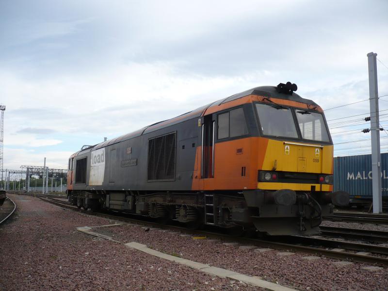 60059 at Mossend Yard Fuelling road on 06/09/2010: Photo of 60059 at Mossend Yard Fuelling road on 06/09/2010