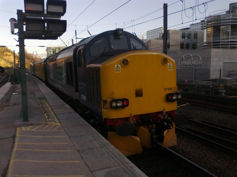 37606 - Guess where?!: 37606 at a completely un-identifiable location. I was really lost here and wish that there was some sort of notice or sign to show me where I was...oh well! Photo of 37606 - Guess where?!