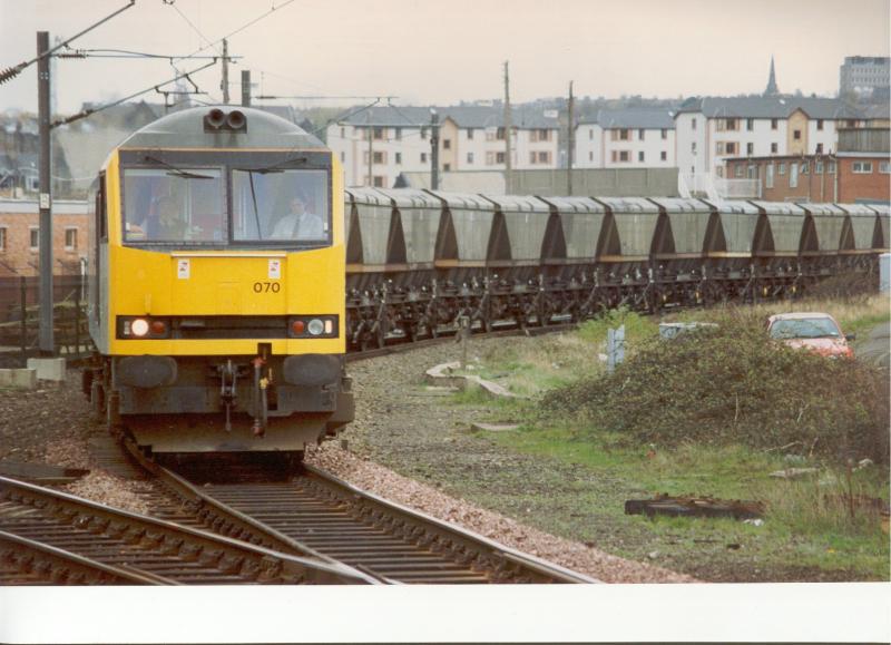 60070 exits Sub at Slateford - mid 1990's: 60070 exits Sub at Slateford - mid 1990's Photo of 60070 exits Sub at Slateford - mid 1990's
