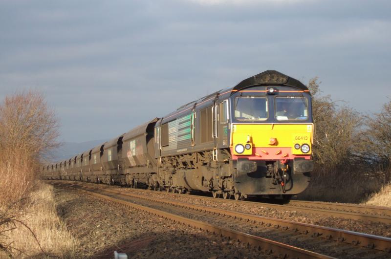 66413 approaches Larbert with 4C07 for Ravenstruther.: 66413 approaches Larbert with 4C07 for Ravenstruther. Photo of 66413 approaches Larbert with 4C07 for Ravenstruther.