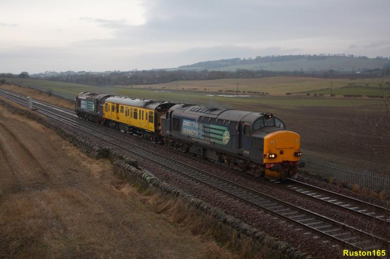 37218 & 37069, 2Q88: 37218 leads 37069 working 2Q88 passed Park Farm. Photo of 37218 & 37069, 2Q88